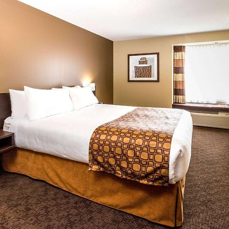 Microtel Inn & Suites By Wyndham Whitecourt Exterior foto