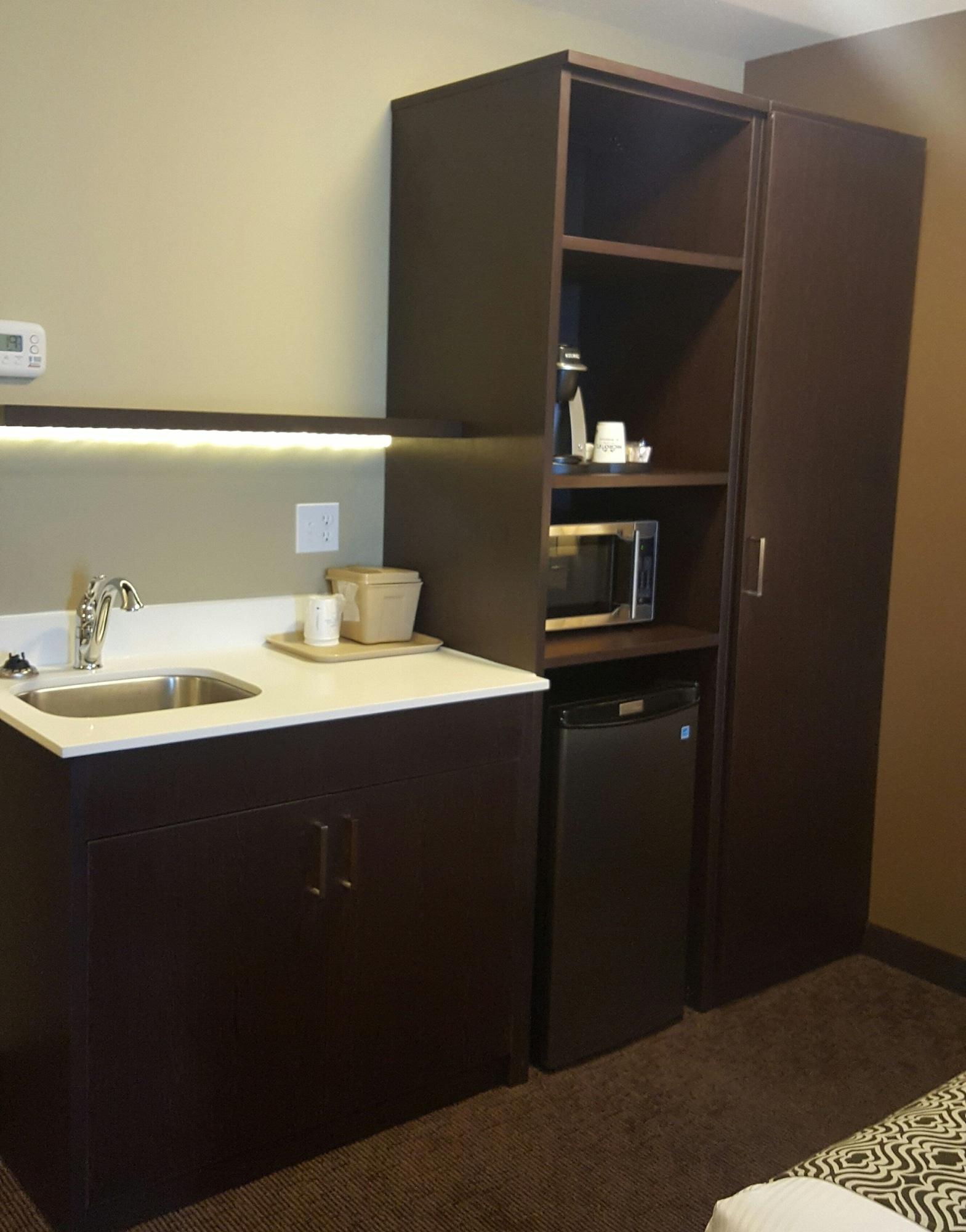 Microtel Inn & Suites By Wyndham Whitecourt Exterior foto