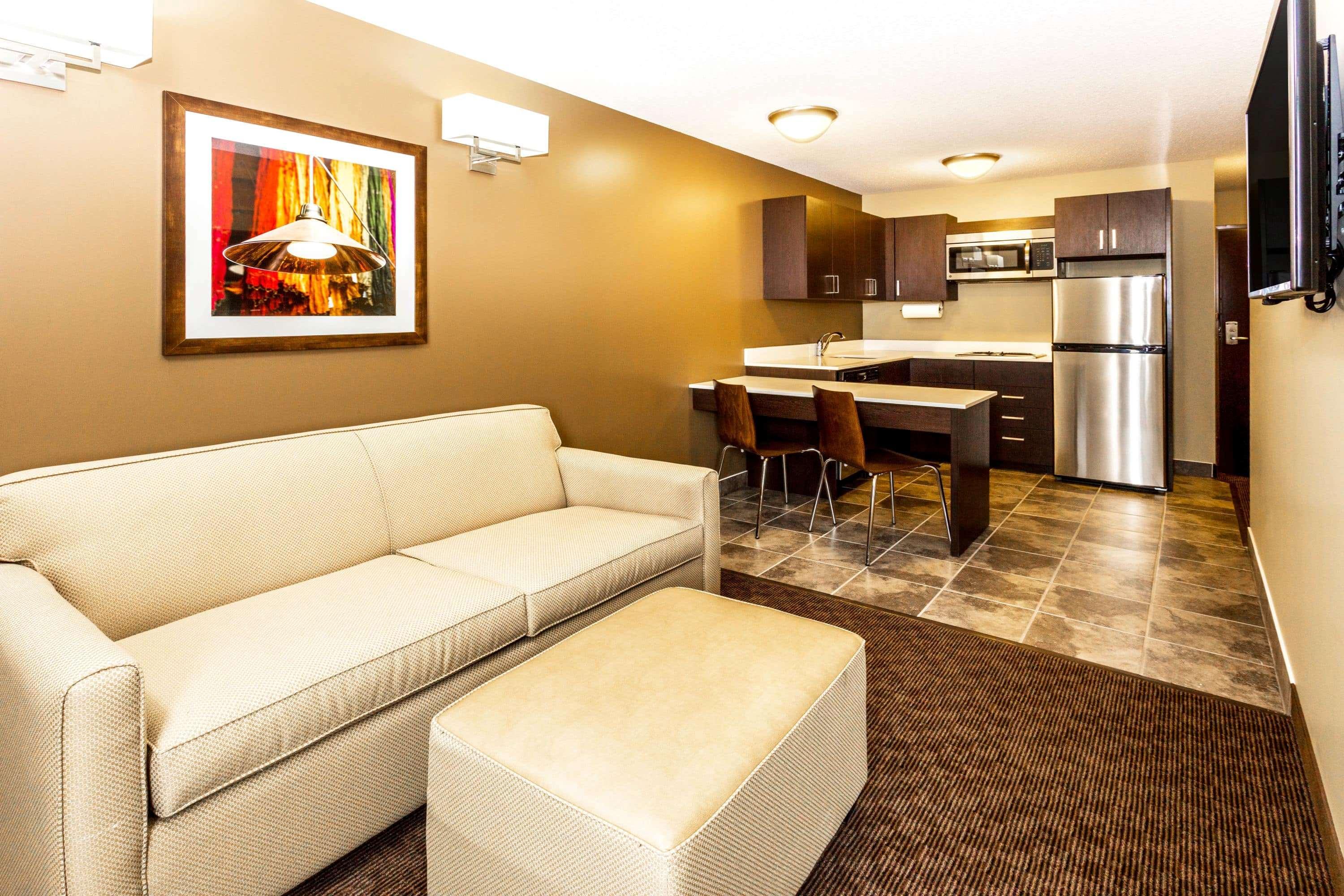 Microtel Inn & Suites By Wyndham Whitecourt Exterior foto