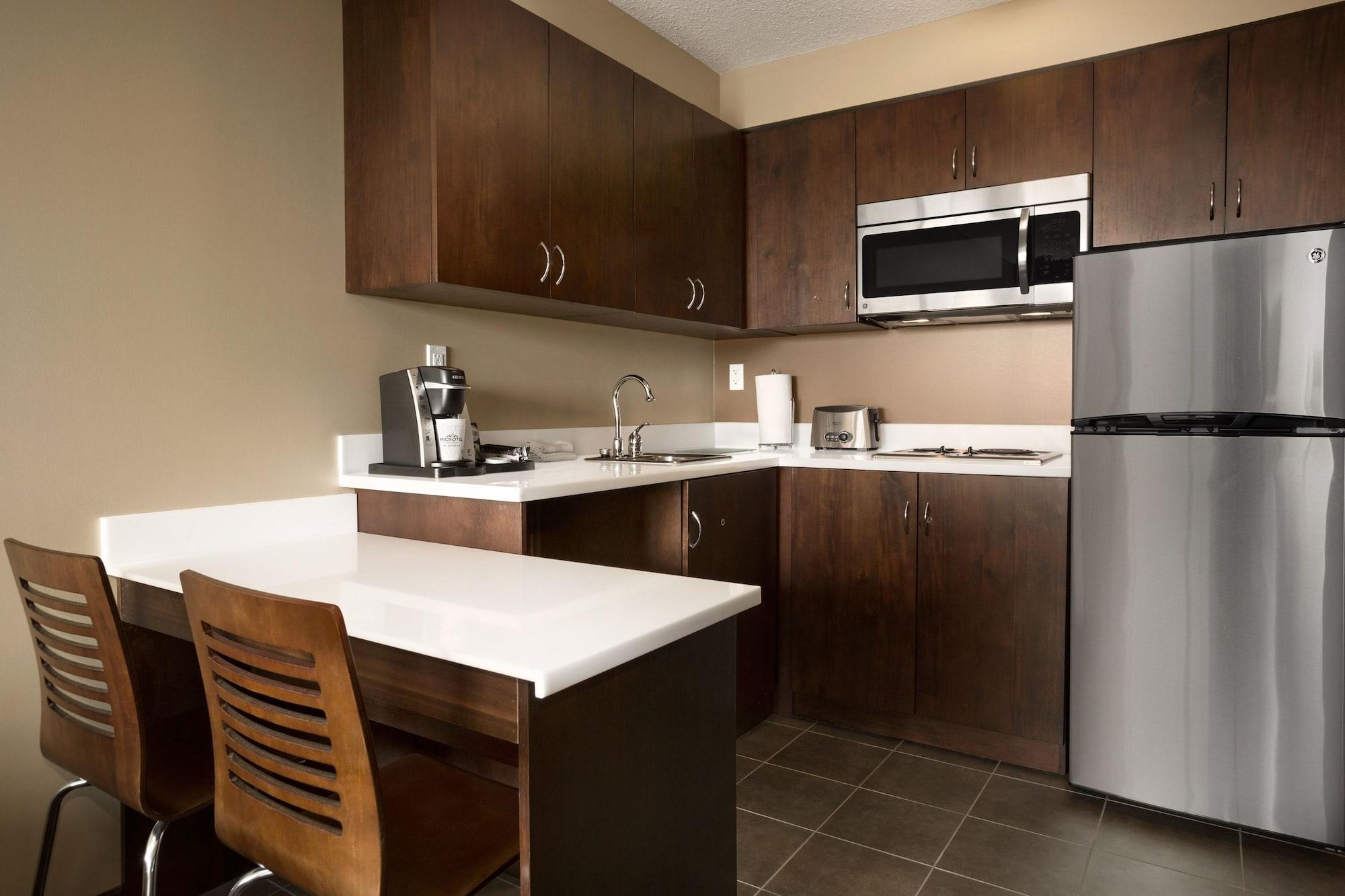 Microtel Inn & Suites By Wyndham Whitecourt Exterior foto