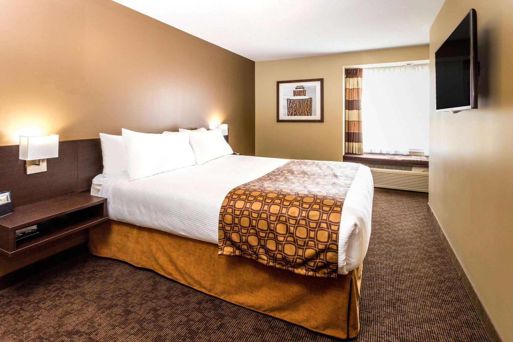 Microtel Inn & Suites By Wyndham Whitecourt Exterior foto