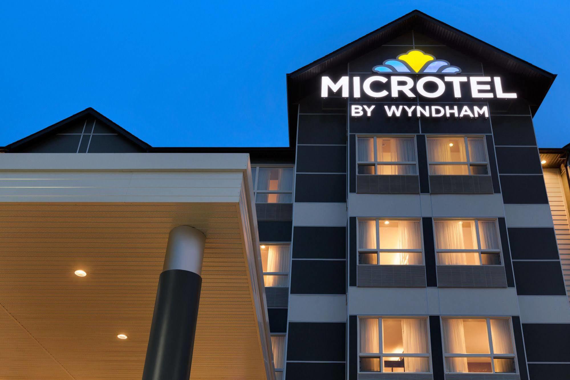 Microtel Inn & Suites By Wyndham Whitecourt Exterior foto