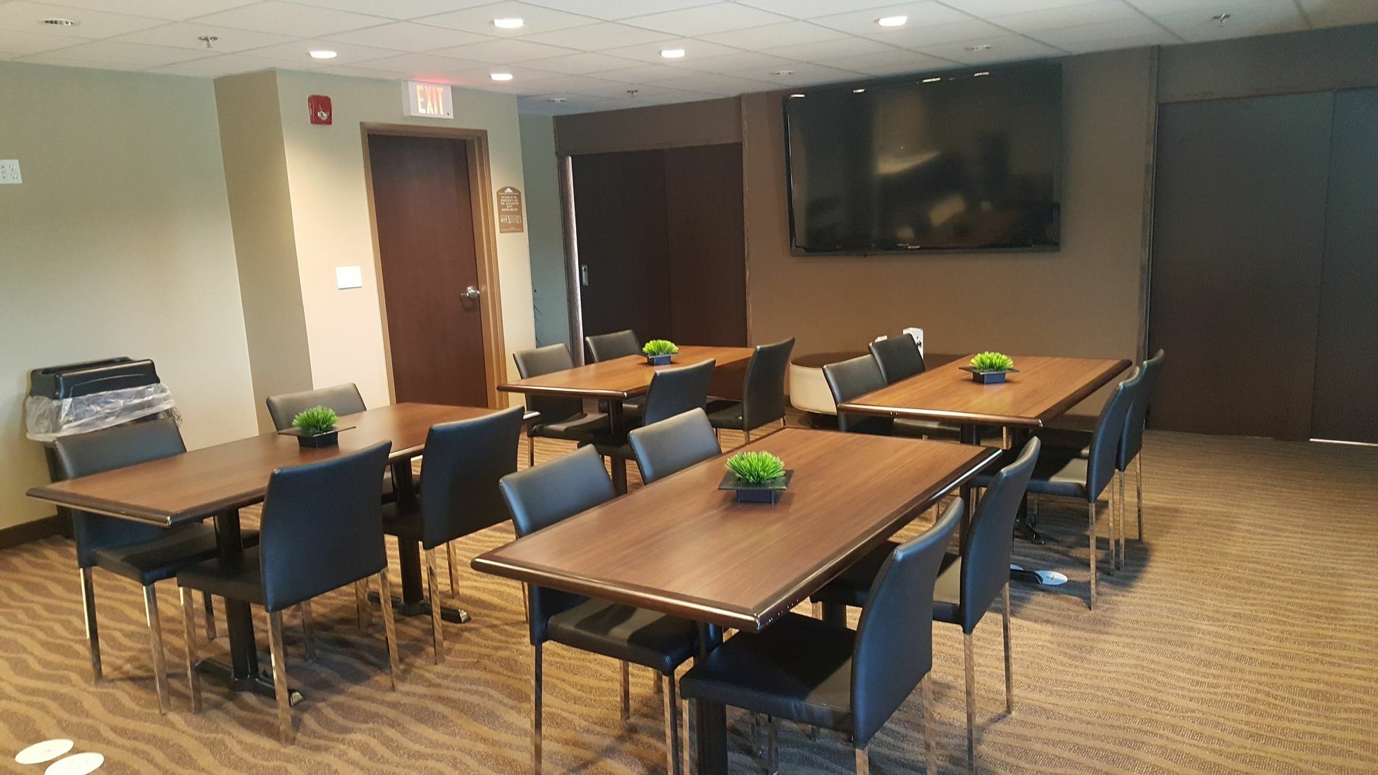 Microtel Inn & Suites By Wyndham Whitecourt Exterior foto